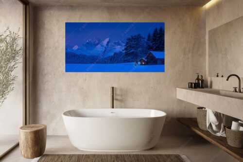 Weihnachtliches Wiesmahdhütterl mit dem ersten Licht an der Alpspitze Und Zugspitze - Staade Zeit - Größe ca. 180x90cm, Seitenverhältnis 2:1 - Weihnachtsstimmung mit Alpspitze - weitere Infos unter https://www.kriner-weiermann.de