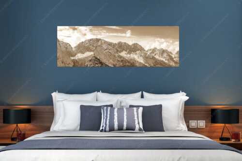 Blick vom Feldernjoch im Wetterstein auf die Mieminger Kette - Standpunkt - Größe ca. 180x60cm, Seitenverhältnis 3:1 - Wanderer am Feldernjoch - weitere Infos unter https://www.kriner-weiermann.de