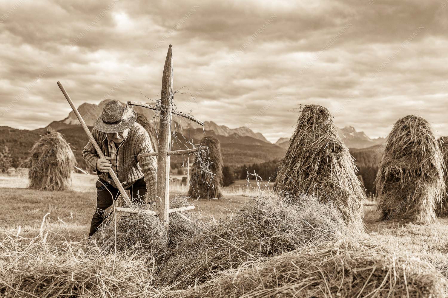 Stankern – Seitenverhältnis 3:2 — Wiesmahd Heustanker Traditionelle Heuarbeit im Werdenfelser Land