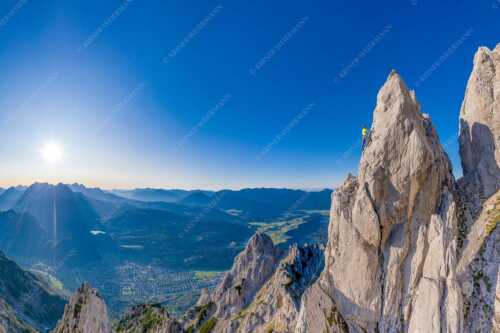 Klettern im Karwendel hoch über dem Oberen Isartal und Mittenwald - Steiler Zahn - Seitenverhältnis 3:2 - Klettern im Karwendel - weitere Infos unter https://www.kriner-weiermann.de