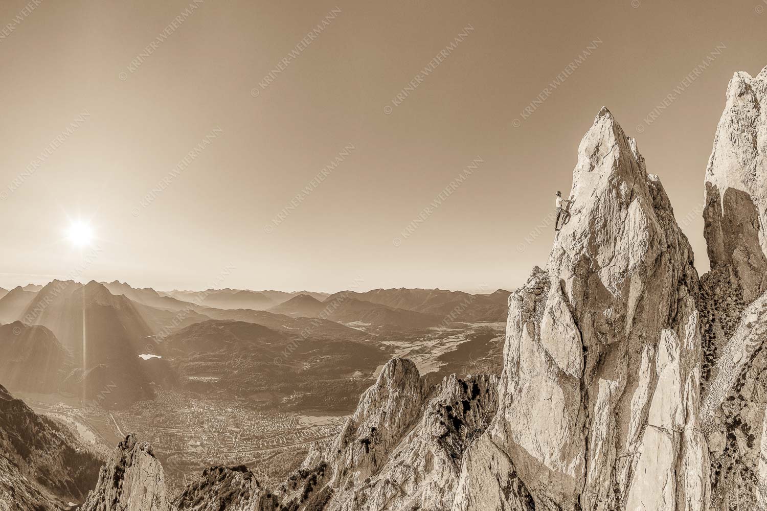 Steiler Zahn – Seitenverhältnis 3:2 — Klettern im Karwendel Klettern im Karwendel hoch über dem Oberen Isartal und Mittenwald