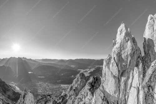 Klettern im Karwendel hoch über dem Oberen Isartal und Mittenwald - Steiler Zahn - Seitenverhältnis 3:2 - Klettern im Karwendel - weitere Infos unter https://www.kriner-weiermann.de