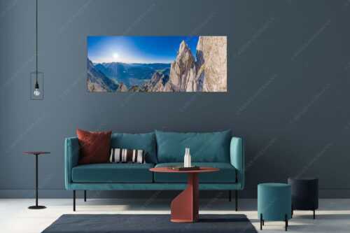 Klettern im Karwendel hoch über dem Oberen Isartal und Mittenwald - Steiler Zahn - Größe ca. 175x70cm, Seitenverhältnis 2,5:1 - Klettern im Karwendel - weitere Infos unter https://www.kriner-weiermann.de