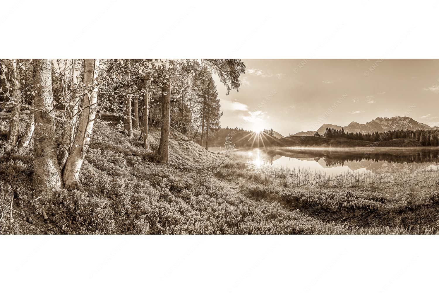 Blick über den Wildensee zum Sonnenaufgang am Soierngebirge und Karwendel - Stiller Morgen - Seitenverhältnis 2,5:1 - Wildensee und Karwendel - weitere Infos unter https://www.kriner-weiermann.de