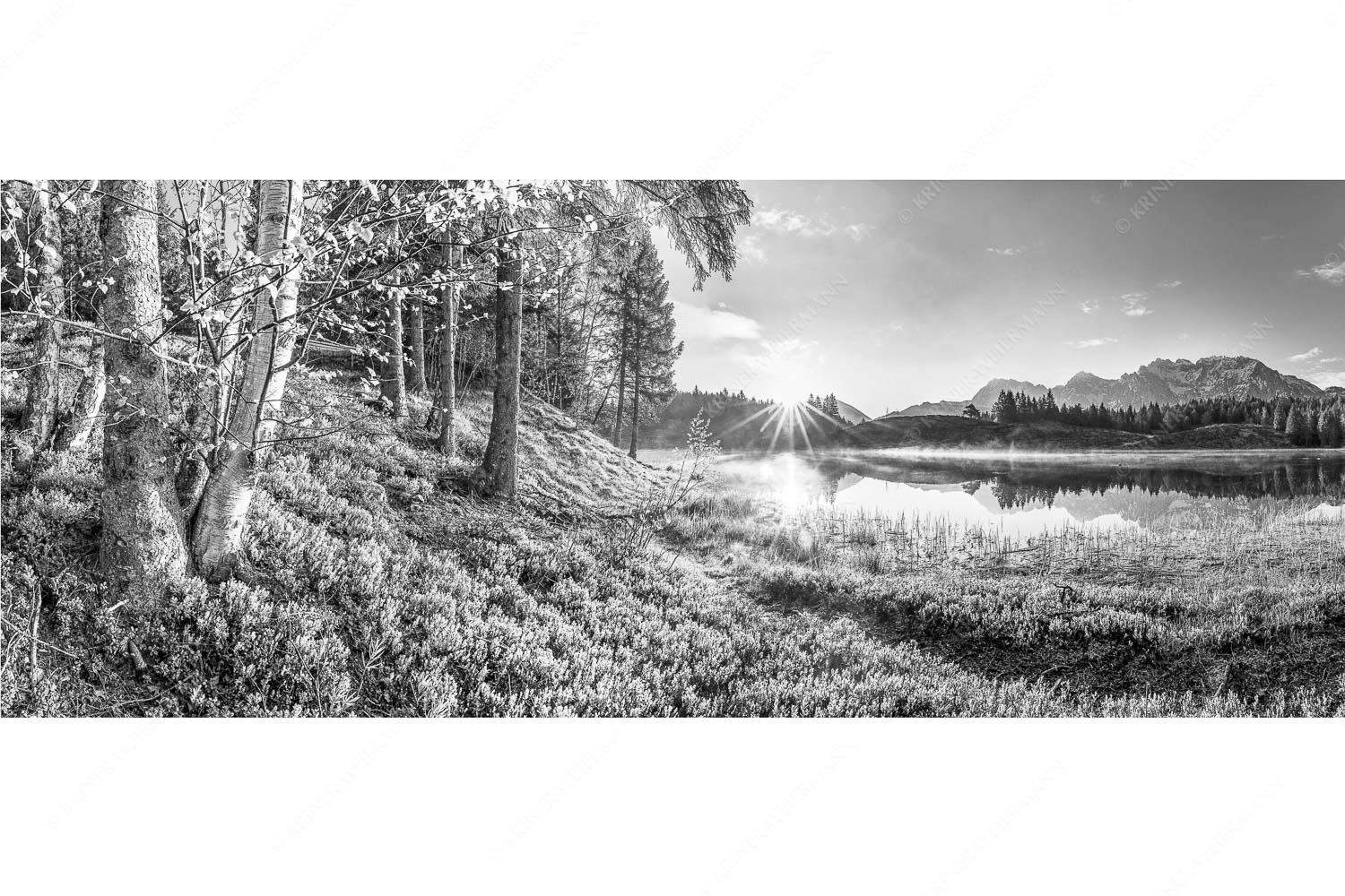 Blick über den Wildensee zum Sonnenaufgang am Soierngebirge und Karwendel - Stiller Morgen - Seitenverhältnis 2,5:1 - Wildensee und Karwendel - weitere Infos unter https://www.kriner-weiermann.de