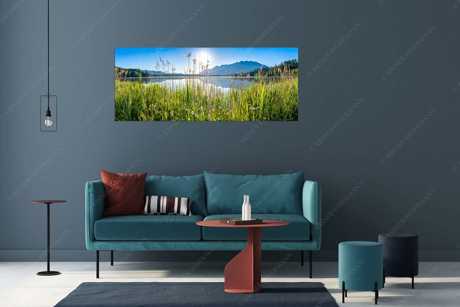 Blick übern Barmsee zum Soierngebirge - Strahlkraft - Größe ca. 175x70cm, Seitenverhältnis 2,5:1 - Barmseeufer mit Soierngebirge - weitere Infos unter https://www.kriner-weiermann.de