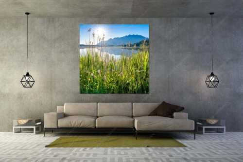 Blick übern Barmsee zum Soierngebirge - Strahlkraft - Größe ca. 160x160cm, Seitenverhältnis 1:1 - Barmseeufer mit Soierngebirge - weitere Infos unter https://www.kriner-weiermann.de