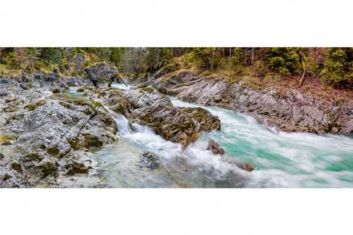 Wild bahnt sich der Rißbach seinen Weg durch das Karwendelgebirge - Stromschnelle - Seitenverhältnis 2,5:1 - Wildwasser Rißbach - weitere Infos unter https://www.kriner-weiermann.de