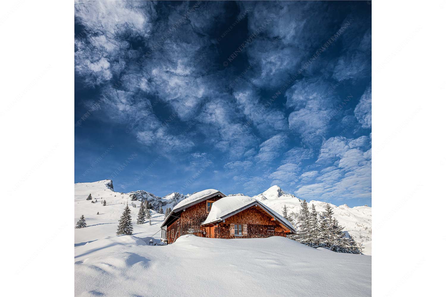 Stuibenhütte – Seitenverhältnis 1:1 — Alpspitze Die Stuibenhütte dient im Sommer als Unterkunft für den Almhirten der Kreuzalm