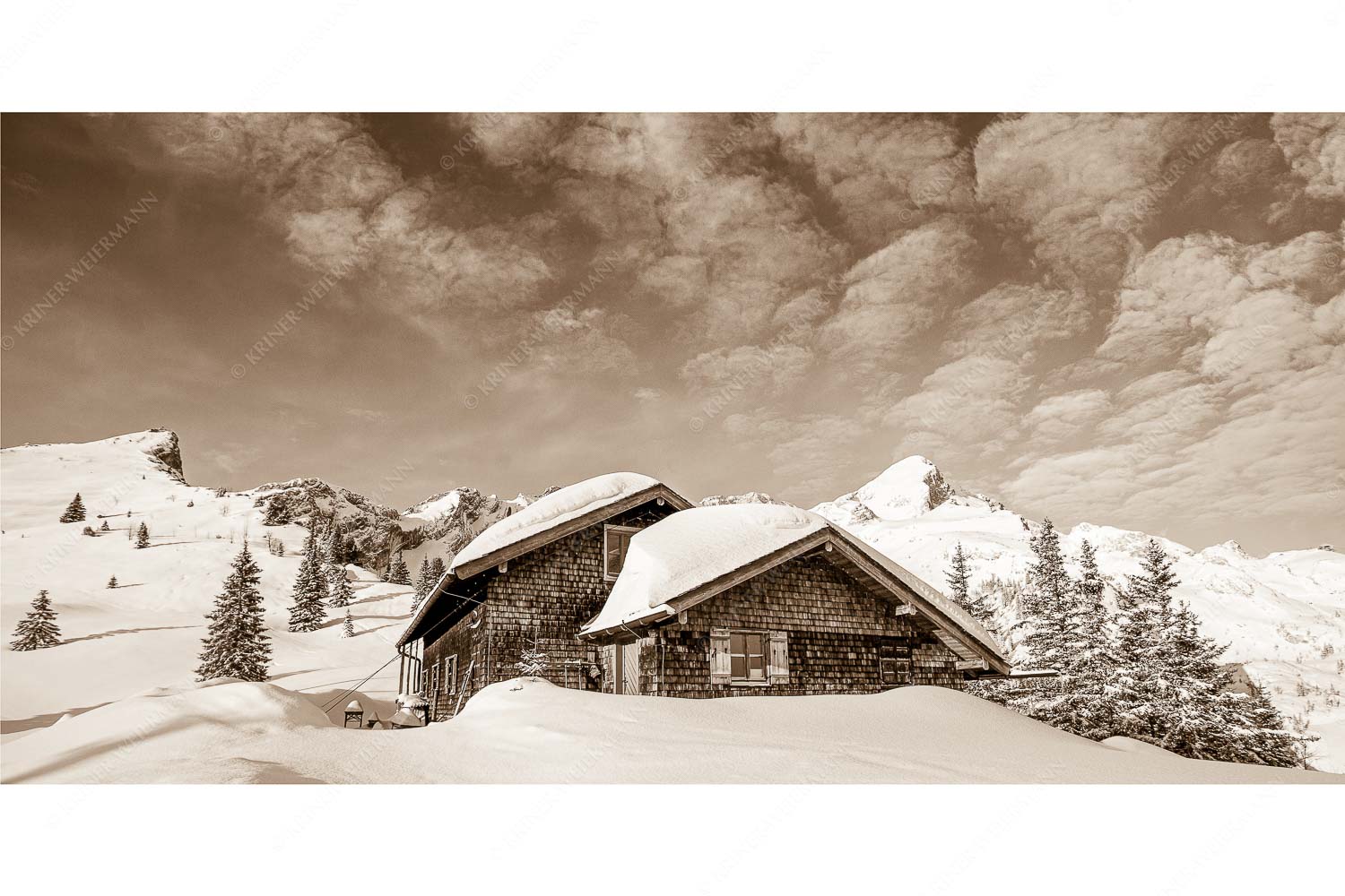 Stuibenhütte – Seitenverhältnis 2:1 — Alpspitze Die Stuibenhütte dient im Sommer als Unterkunft für den Almhirten der Kreuzalm