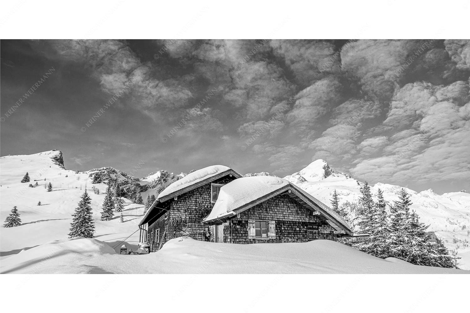 Stuibenhütte – Seitenverhältnis 2:1 — Alpspitze Die Stuibenhütte dient im Sommer als Unterkunft für den Almhirten der Kreuzalm