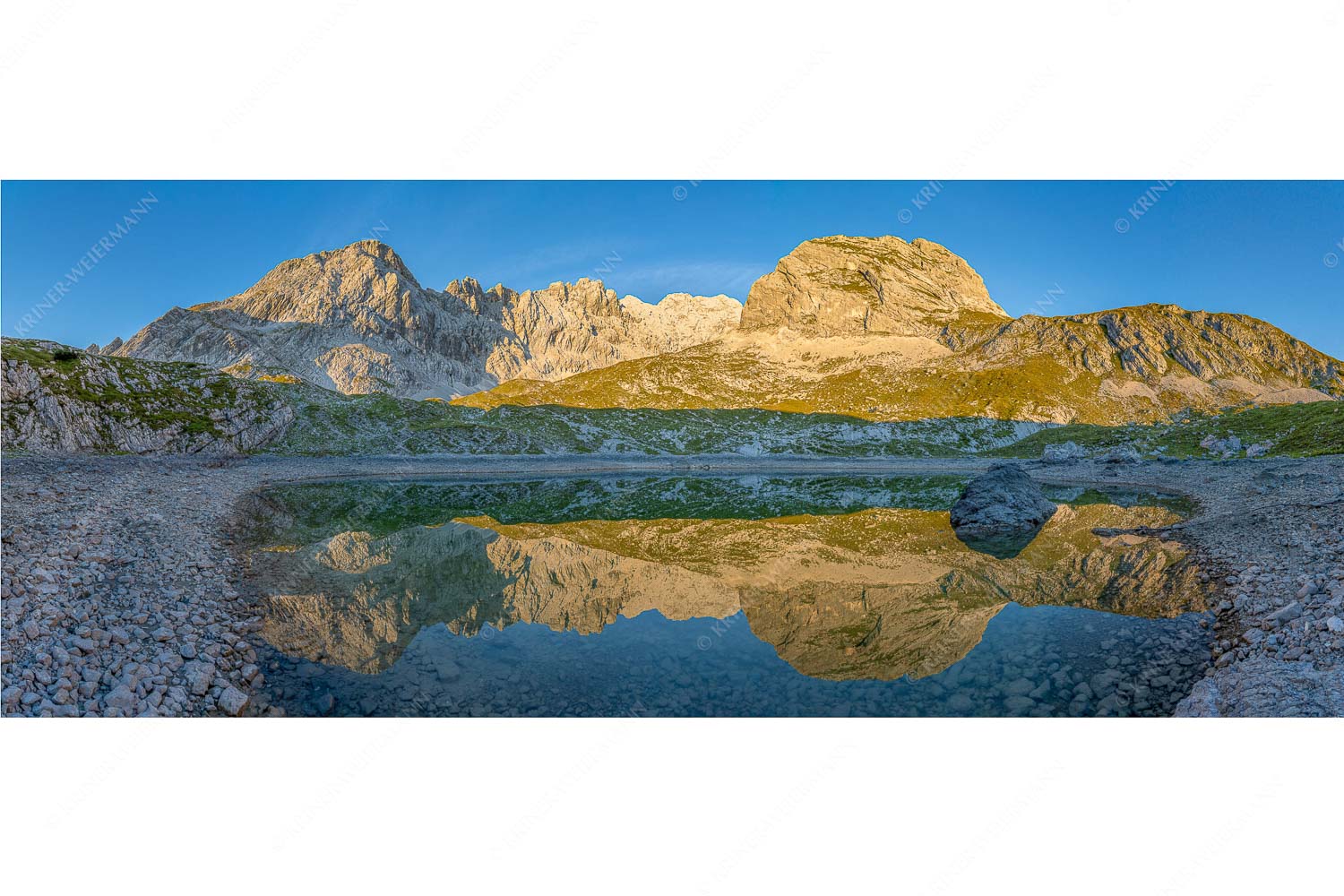 Blick über Stuibensee zum Hohen Gaif und Hohen Blassen im Wettersteingebirge - Stuibenspiegel - Seitenverhältnis 2,5:1 - Stuibensee mit Blassengrat - weitere Infos unter https://www.kriner-weiermann.de