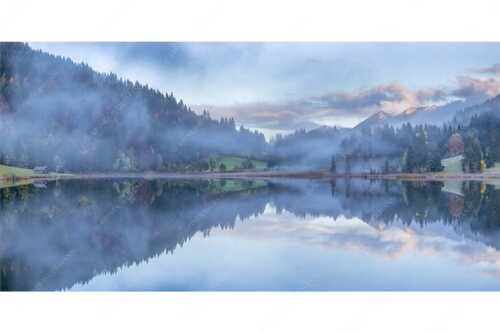Die herbstliche Färbung taucht die Landschaft in ein neues Licht - Symmetrie - Seitenverhältnis 2:1 - Nebelstimmung am Geroldsee - weitere Infos unter https://www.kriner-weiermann.de