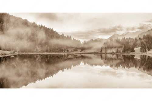 Die herbstliche Färbung taucht die Landschaft in ein neues Licht - Symmetrie - Seitenverhältnis 2:1 - Nebelstimmung am Geroldsee - weitere Infos unter https://www.kriner-weiermann.de