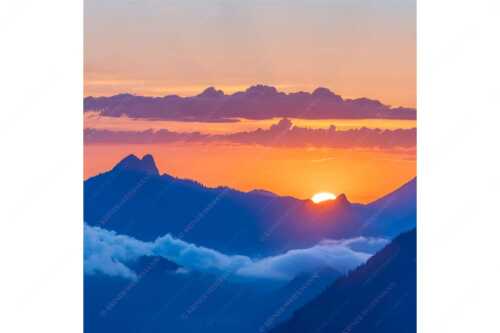 Blick aus dem Karwendel zum Sonnenaufgang am Roß- und Buchstein - Tagesanbruch - Seitenverhältnis 1:1 - Sonnenaufgang Rossstein Buchstein - weitere Infos unter https://www.kriner-weiermann.de