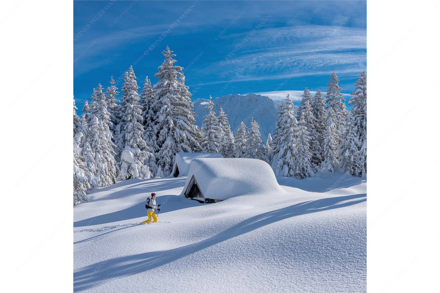 Tiefster Winter – Seitenverhältnis 1:1 — Skitour im Isartal Skitour in den tief verschneiten Hängen am Kranzberg, den Karwendel immer im Blick