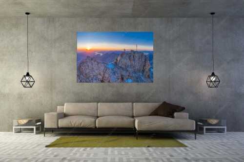 Bergsteiger am Zugspitzgipfel bei Sonnenaufgang - to the top - Größe ca. 180x120cm, Seitenverhältnis 3:2 - Zugspitze - weitere Infos unter https://www.kriner-weiermann.de