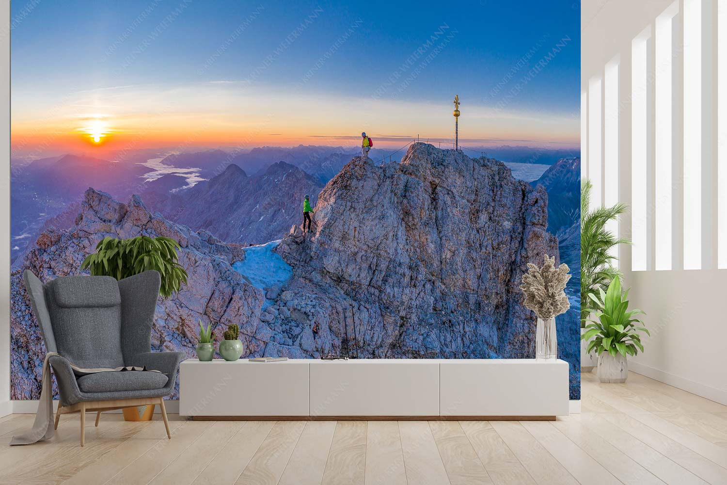 to the top – Größe ca. 300x200cm, Seitenverhältnis 3:2 — Zugspitze Bergsteiger am Zugspitzgipfel bei Sonnenaufgang - to the top - Größe ca. 300x200cm, Seitenverhältnis 3:2 - Zugspitze - weitere Infos unter https://www.kriner-weiermann.de