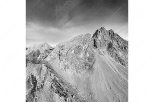Meilerhütte und Partenkirchner Dreitorspitze im letzten Tageslicht im Wettersteingebirge - Trutzburg - Seitenverhältnis 1:1 - Meilerhütte im Wetterstein - weitere Infos unter https://www.kriner-weiermann.de