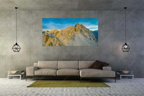 Meilerhütte und Partenkirchner Dreitorspitze im letzten Tageslicht im Wettersteingebirge - Trutzburg - Größe ca. 200x100cm, Seitenverhältnis 2:1 - Meilerhütte im Wetterstein - weitere Infos unter https://www.kriner-weiermann.de