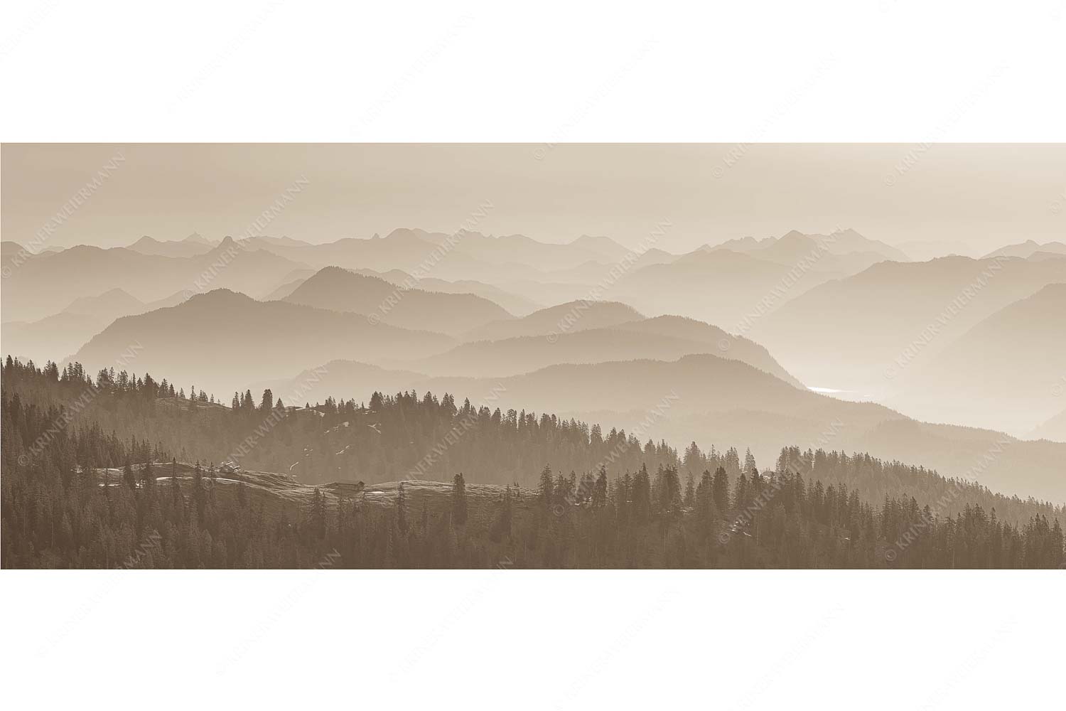 Über d Oima – Seitenverhältnis 2,5:1 — Bayerische Voralpen mit Krüner Alm Morgenstimmung bei der Krüner Alm mit Panoramablick vom Wendelstein bis Zugspitze