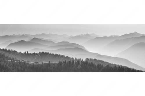 Morgenstimmung bei der Krüner Alm mit Panoramablick vom Wendelstein bis Zugspitze - Über d Oima - Seitenverhältnis 3:1 - Bayerische Voralpen mit Krüner Alm - weitere Infos unter https://www.kriner-weiermann.de