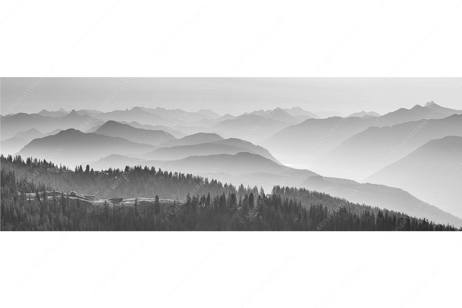Über d Oima – Seitenverhältnis 3:1 — Bayerische Voralpen mit Krüner Alm Morgenstimmung bei der Krüner Alm mit Panoramablick vom Wendelstein bis Zugspitze