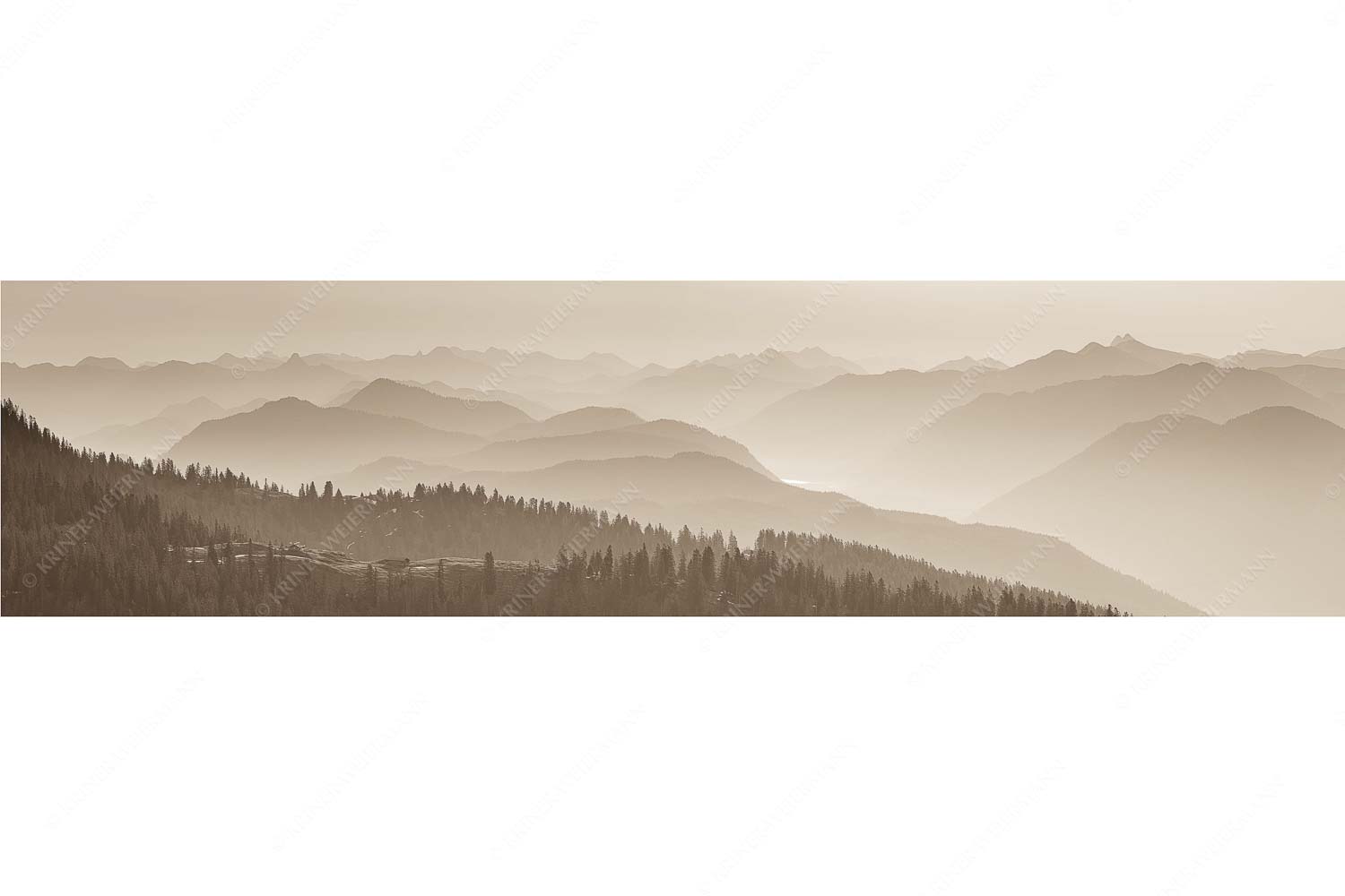 Über d Oima – Seitenverhältnis 4:1 — Bayerische Voralpen mit Krüner Alm Morgenstimmung bei der Krüner Alm mit Panoramablick vom Wendelstein bis Zugspitze