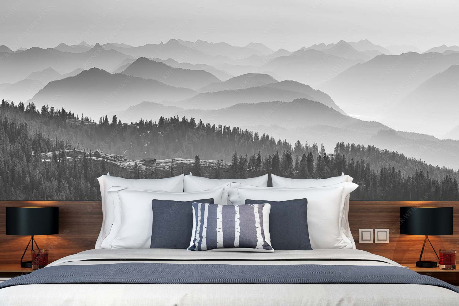 Über d Oima – Größe ca. 350x140cm, Seitenverhältnis 2,5:1 — Bayerische Voralpen mit Krüner Alm Morgenstimmung bei der Krüner Alm mit Panoramablick vom Wendelstein bis Zugspitze - Über d Oima - Größe ca. 350x140cm, Seitenverhältnis 2,5:1 - Bayerische Voralpen mit Krüner Alm - weitere Infos unter https://www.kriner-weiermann.de