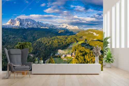 Blick über Schloß Kranzbach ins Wettersteingebirge - Über Schloss Kranzbach - Größe ca. 300x200cm, Seitenverhältnis 3:2 - Wetterstein mit Zugspitzmassiv - weitere Infos unter https://www.kriner-weiermann.de