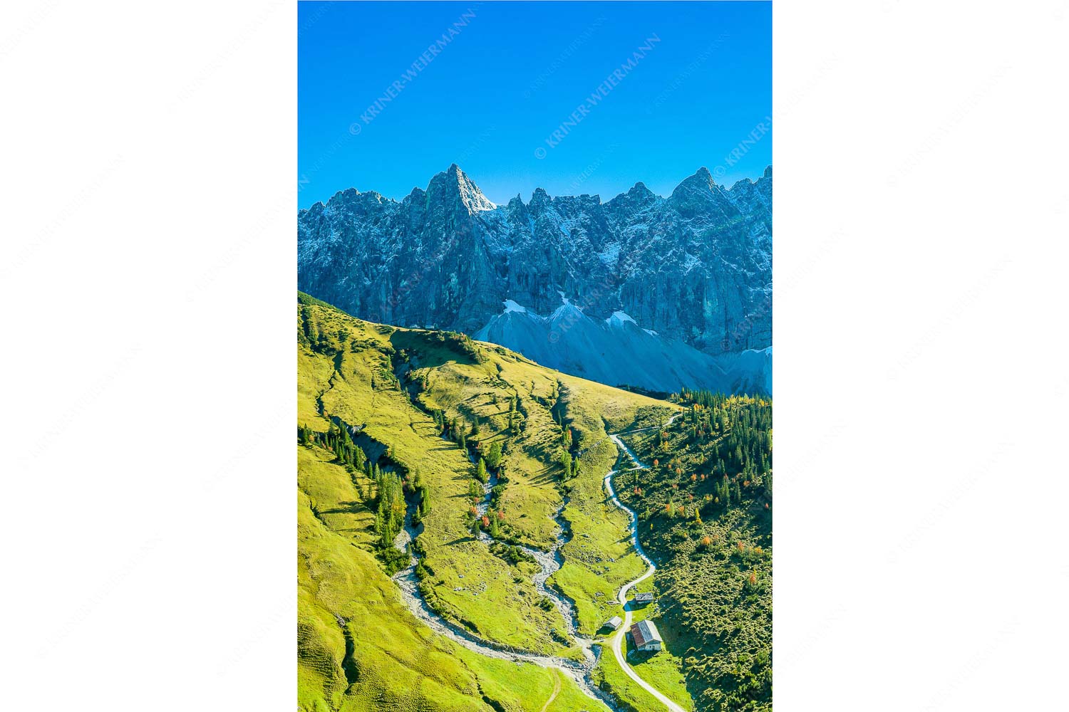 Überm Almboden – Seitenverhältnis 2:3 — Ladizalm im Karwendel Blick über Ladizalm zu den Laliderer Nordwänden