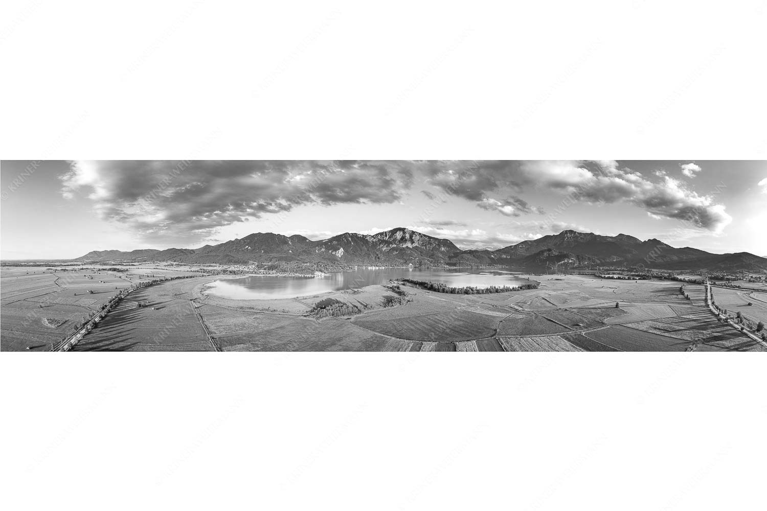 Blick über den Kochelsee zum Jochberg und Herzogstand