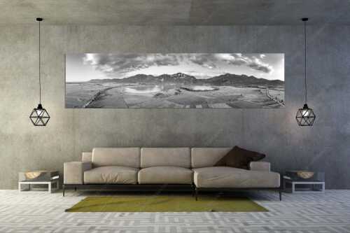 Blick über den Kochelsee zum Jochberg und Herzogstand - Überm Kochelsee - Größe ca. 320x80cm, Seitenverhältnis 4:1 - Jochberg und Herzogstand - weitere Infos unter https://www.kriner-weiermann.de