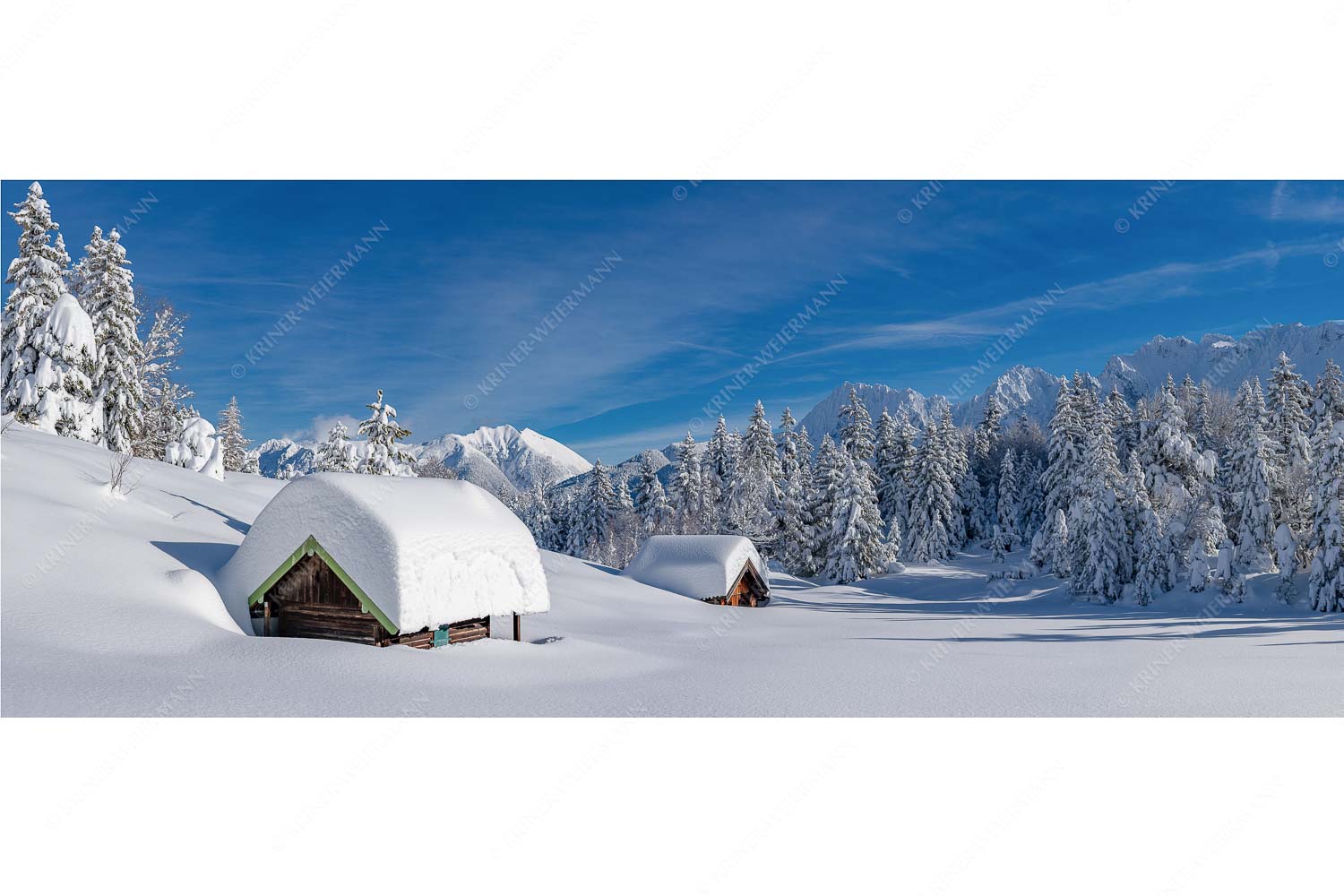 Unberührte Winterlandschaft nach ergiebigen Neuschneefällen im Kranzberggebiet - Unberührt - Seitenverhältnis 2,5:1 - Winter im Karwendel - weitere Infos unter https://www.kriner-weiermann.de