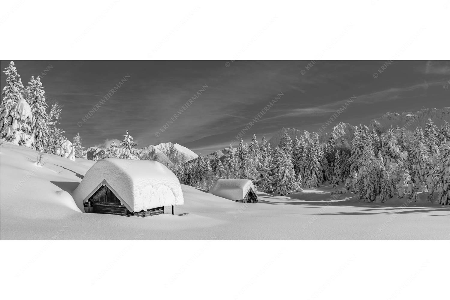 Unberührte Winterlandschaft nach ergiebigen Neuschneefällen im Kranzberggebiet - Unberührt - Seitenverhältnis 2,5:1 - Winter im Karwendel - weitere Infos unter https://www.kriner-weiermann.de