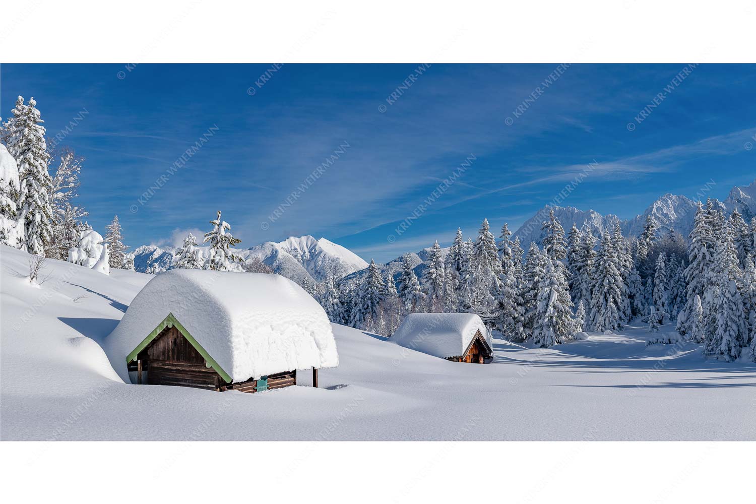 Unberührte Winterlandschaft nach ergiebigen Neuschneefällen im Kranzberggebiet