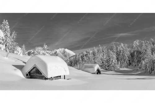 Unberührte Winterlandschaft nach ergiebigen Neuschneefällen im Kranzberggebiet - Unberührt - Seitenverhältnis 2:1 - Winter im Karwendel - weitere Infos unter https://www.kriner-weiermann.de