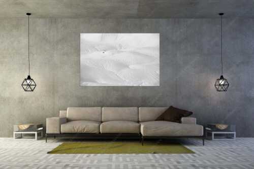 Nur noch First und Kamin ragen im Frühjahr von der Kuhalm aus dem Schnee - Untergetaucht - Größe ca. 180x120cm, Seitenverhältnis 3:2 - Schneemassen im Estergebirge - weitere Infos unter https://www.kriner-weiermann.de