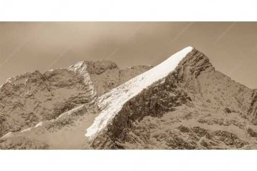Alpspitze mit Hochblassen dahinter - Unverkennbar - Seitenverhältnis 2:1 - Alpspitze im Wetterstein - weitere Infos unter https://www.kriner-weiermann.de