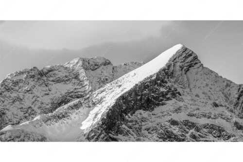 Alpspitze mit Hochblassen dahinter - Unverkennbar - Seitenverhältnis 2:1 - Alpspitze im Wetterstein - weitere Infos unter https://www.kriner-weiermann.de