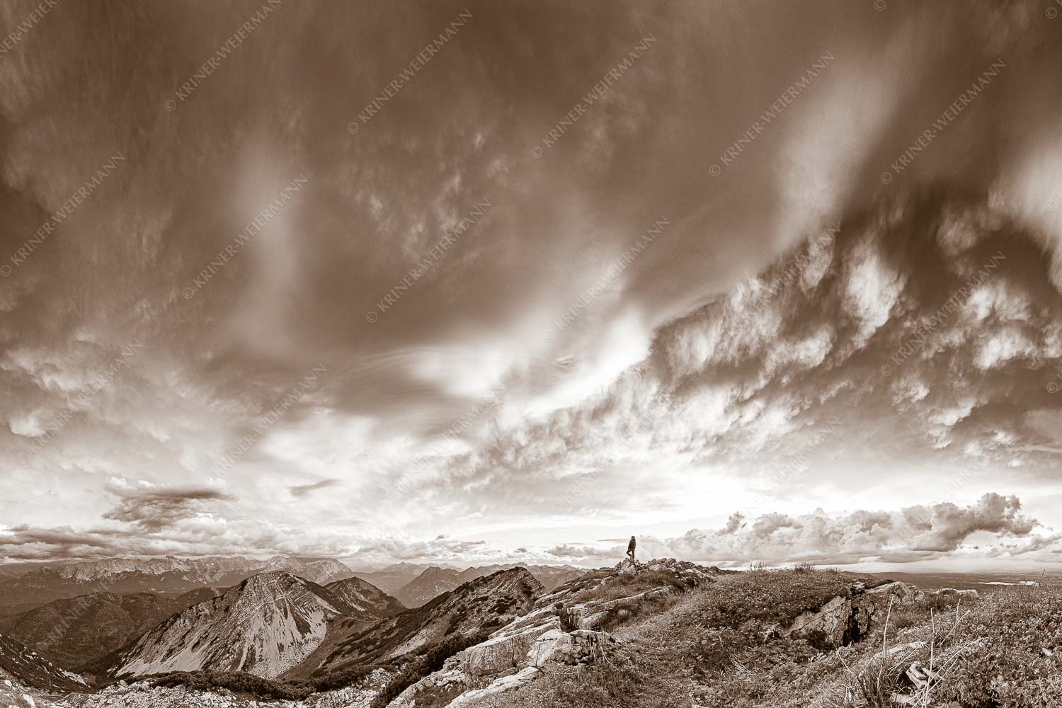 Urknall – Seitenverhältnis 3:2 — Wolkenstimmung über Zugspitze Eine gewaltige Wolkenstimmung hat sich über dem Werdenfelser Land gebildet