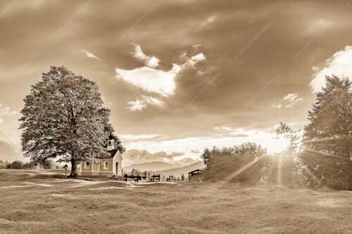 Sonnenuntergang an der Kapelle Maria Rast in Krün mit Zugspitze - Verblendet - Seitenverhältnis 3:2 - Kapelle Maria Rast - weitere Infos unter https://www.kriner-weiermann.de