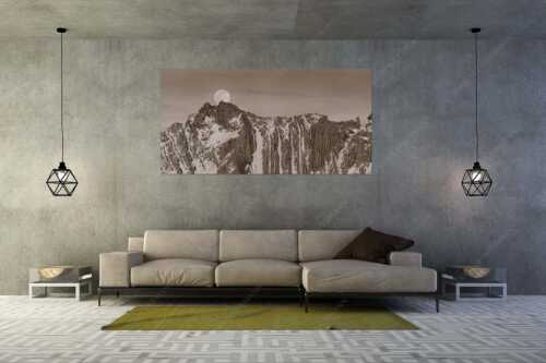 Der Vollmond wirkt riesig im Vergleich zu den beiden Menschen auf dem Gipfel - Verhältnis - Größe ca. 200x100cm, Seitenverhältnis 2:1 - Vollmond im Soierngebirge - weitere Infos unter https://www.kriner-weiermann.de