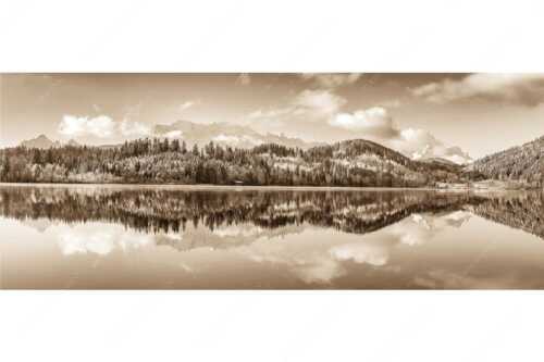 Blick über den Barmsee mit Spiegelung der Landschaft im See zum Wettersteingebirge - Versöhnlicher Morgen - Seitenverhältnis 2,5:1 - Barmsee Spiegelung mit Wetterstein - weitere Infos unter https://www.kriner-weiermann.de