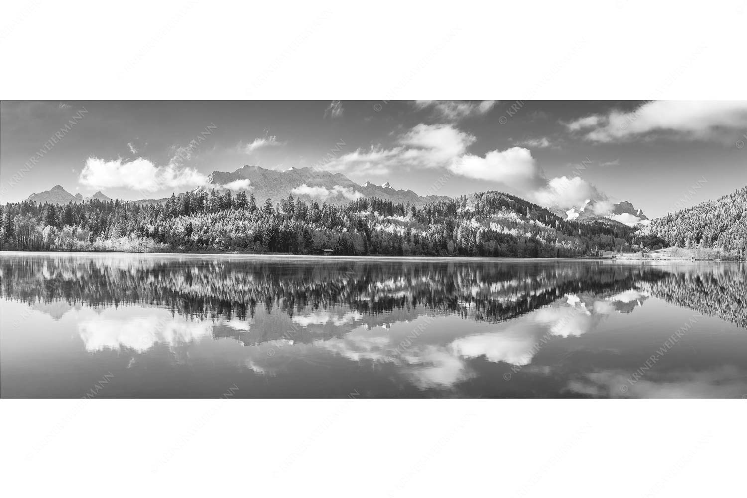 Versöhnlicher Morgen – Seitenverhältnis 2,5:1 — Barmsee Spiegelung mit Wetterstein Blick über den Barmsee mit Spiegelung der Landschaft im See zum Wettersteingebirge