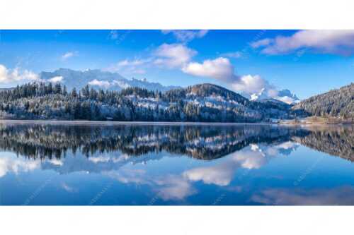 Blick über den Barmsee mit Spiegelung der Landschaft im See zum Wettersteingebirge - Versöhnlicher Morgen - Seitenverhältnis 2:1 - Barmsee Spiegelung mit Wetterstein - weitere Infos unter https://www.kriner-weiermann.de