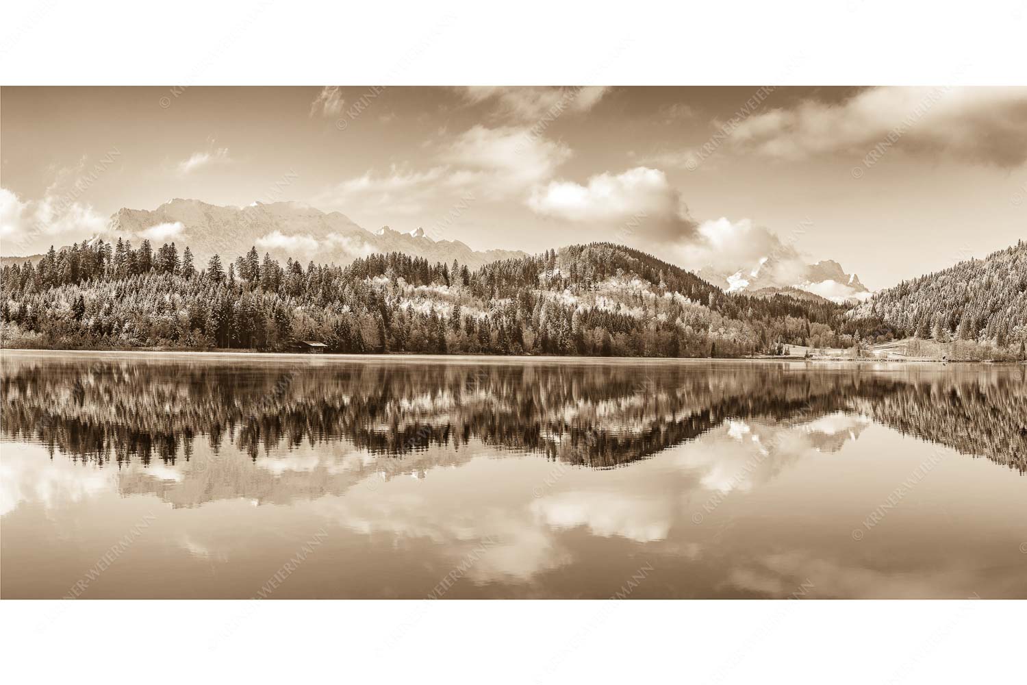 Versöhnlicher Morgen – Seitenverhältnis 2:1 — Barmsee Spiegelung mit Wetterstein Blick über den Barmsee mit Spiegelung der Landschaft im See zum Wettersteingebirge