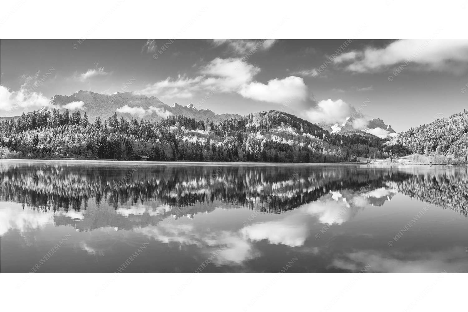 Versöhnlicher Morgen – Seitenverhältnis 2:1 — Barmsee Spiegelung mit Wetterstein Blick über den Barmsee mit Spiegelung der Landschaft im See zum Wettersteingebirge