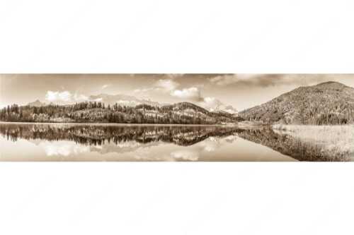 Blick über den Barmsee mit Spiegelung der Landschaft im See zum Wettersteingebirge - Versöhnlicher Morgen - Seitenverhältnis 4:1 - Barmsee Spiegelung mit Wetterstein - weitere Infos unter https://www.kriner-weiermann.de