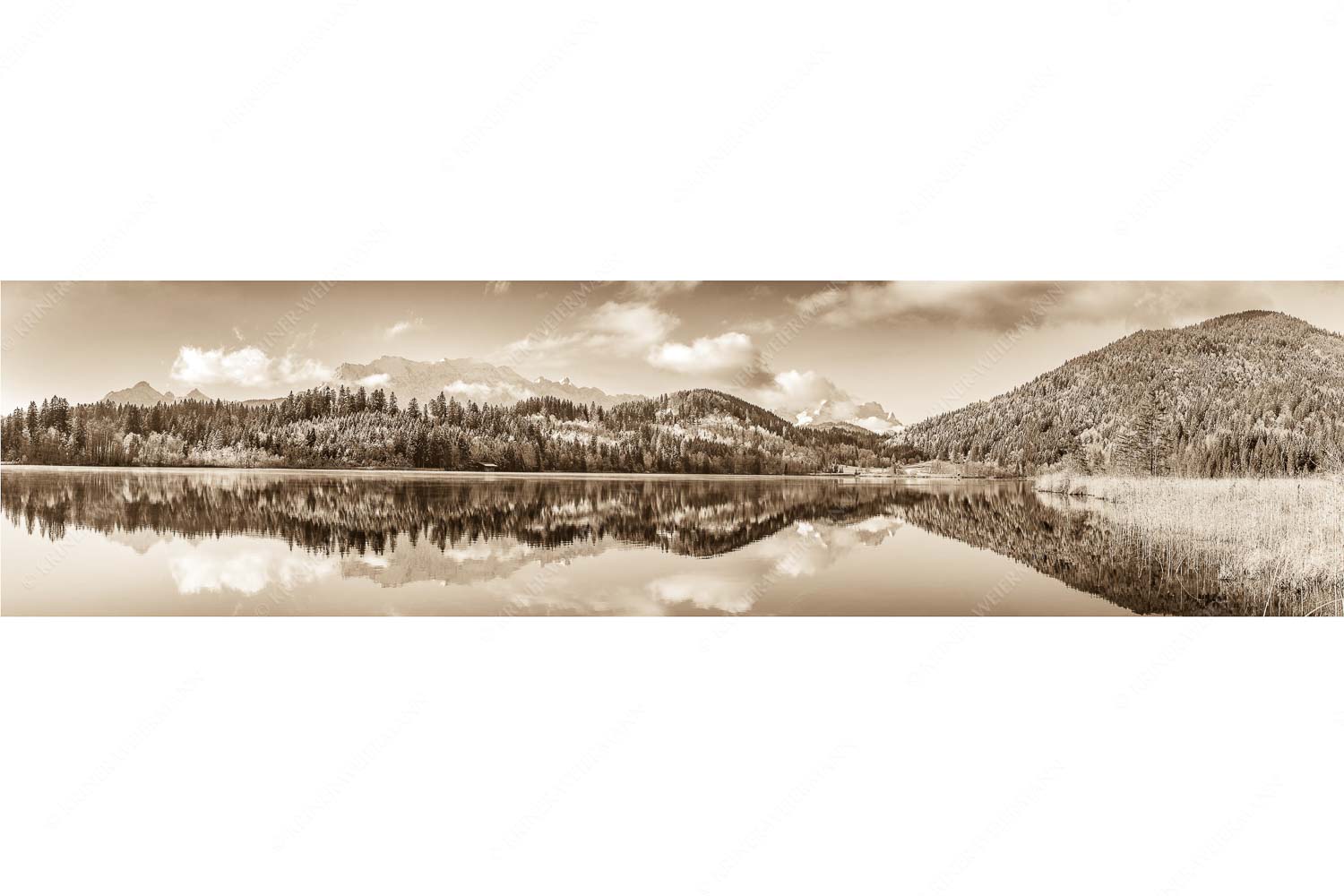 Versöhnlicher Morgen – Seitenverhältnis 4:1 — Barmsee Spiegelung mit Wetterstein Blick über den Barmsee mit Spiegelung der Landschaft im See zum Wettersteingebirge
